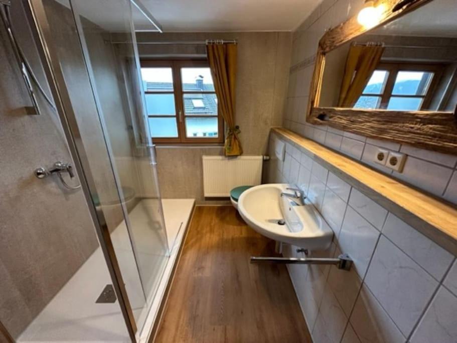 Charmante Farbenfrohe Wohnung Fuer Zwei Fischbachau Εξωτερικό φωτογραφία